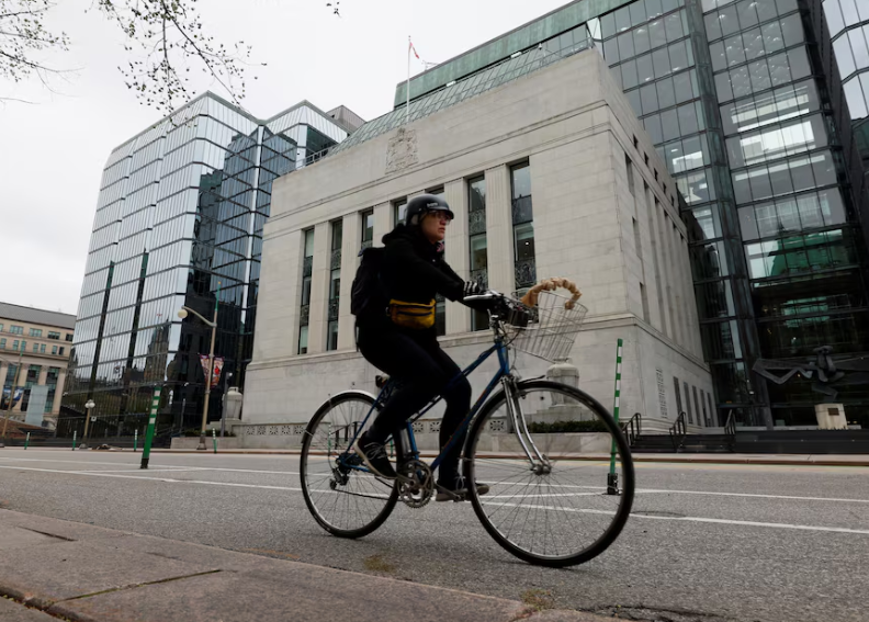 Bank of Canada Holds Interest Rates as Economy Shows Strength